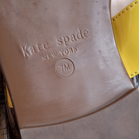 Kate Spade Cece Heart Yellow Patent Leather Thong Slip-On Sandals Women Size 7 - Picture 11 of 12